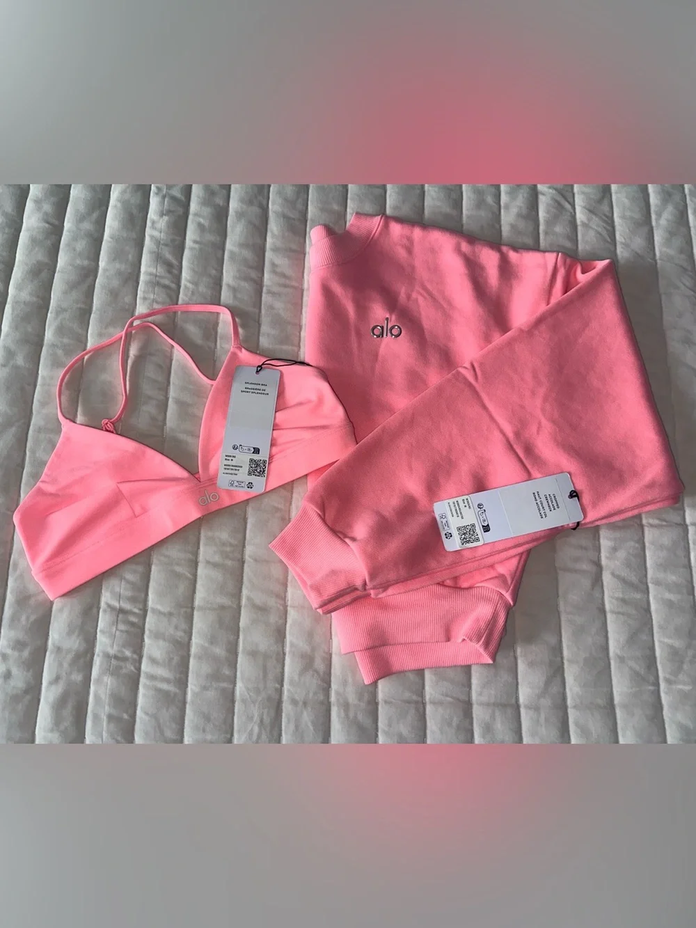 🆕 ALO Yoga Neon Bubblegum Bralette and Matching Cropped Sweatshirt Set 🆕